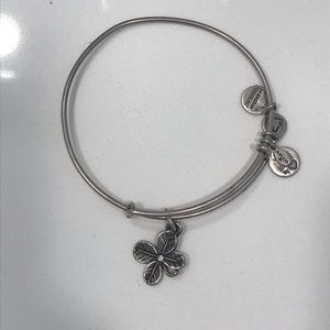 🍀Alex&Ani 4Leaf Clover Bangle